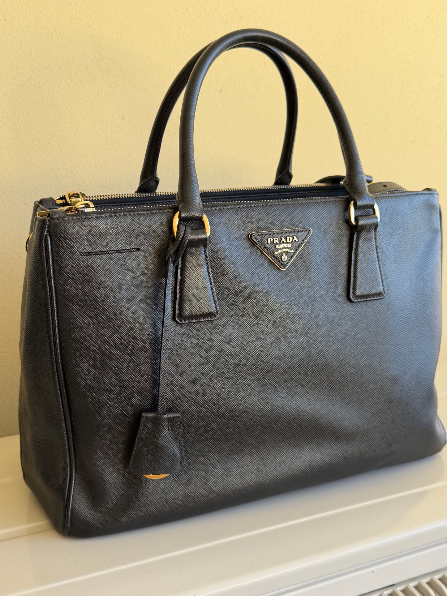 Prada Galleria nera