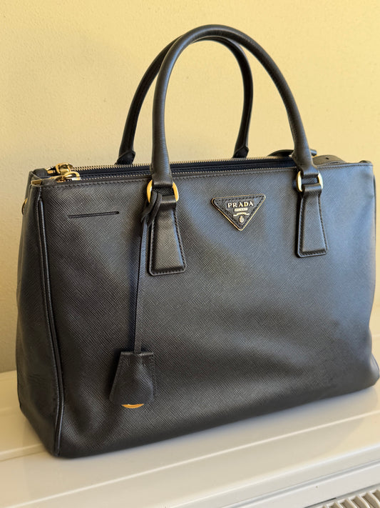 Prada Galleria nera