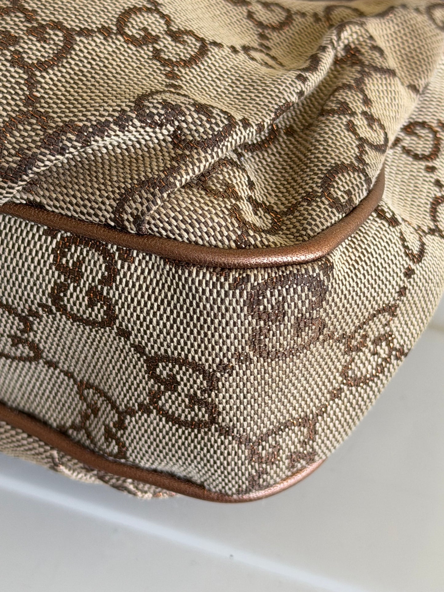 Gucci pochette charmy
