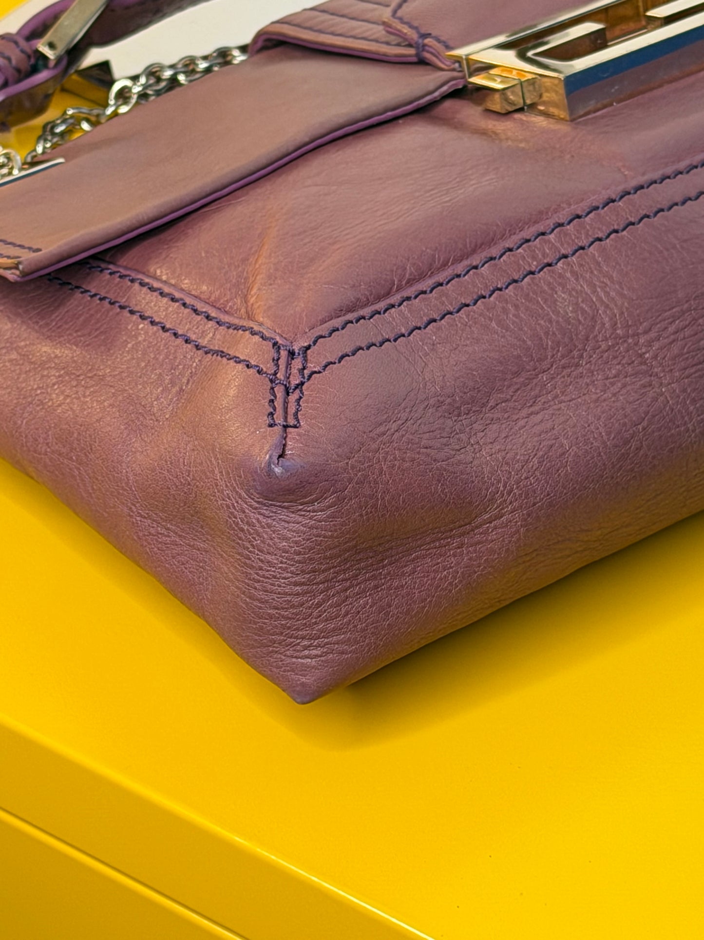Fendi baguette chain flap Malva