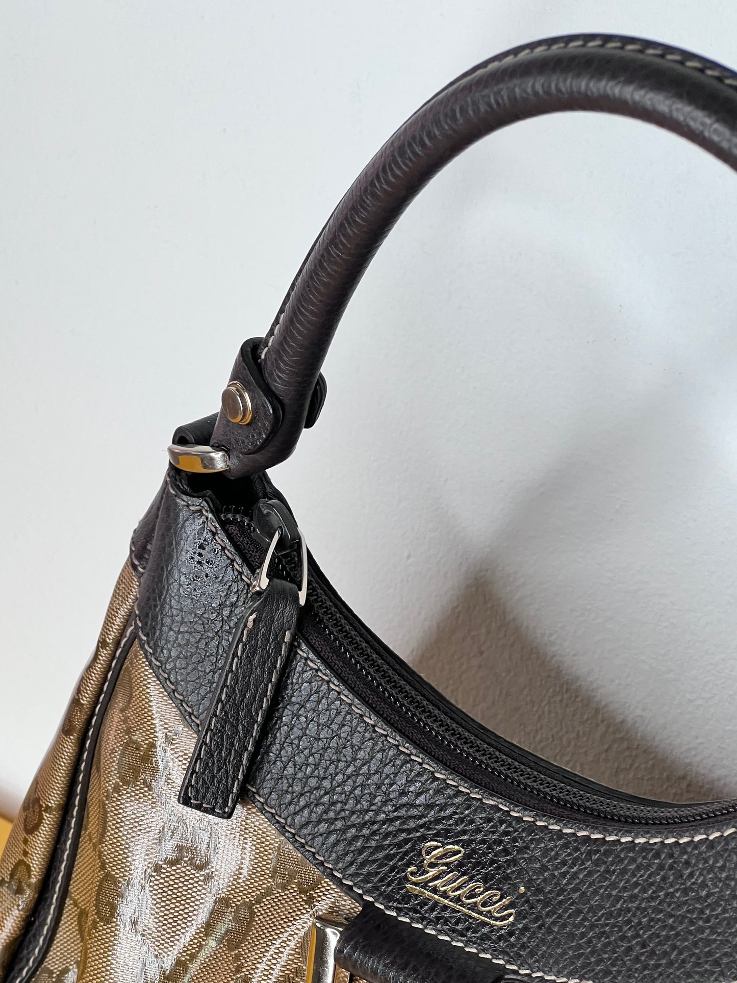 Gucci Abbey Crystal GG