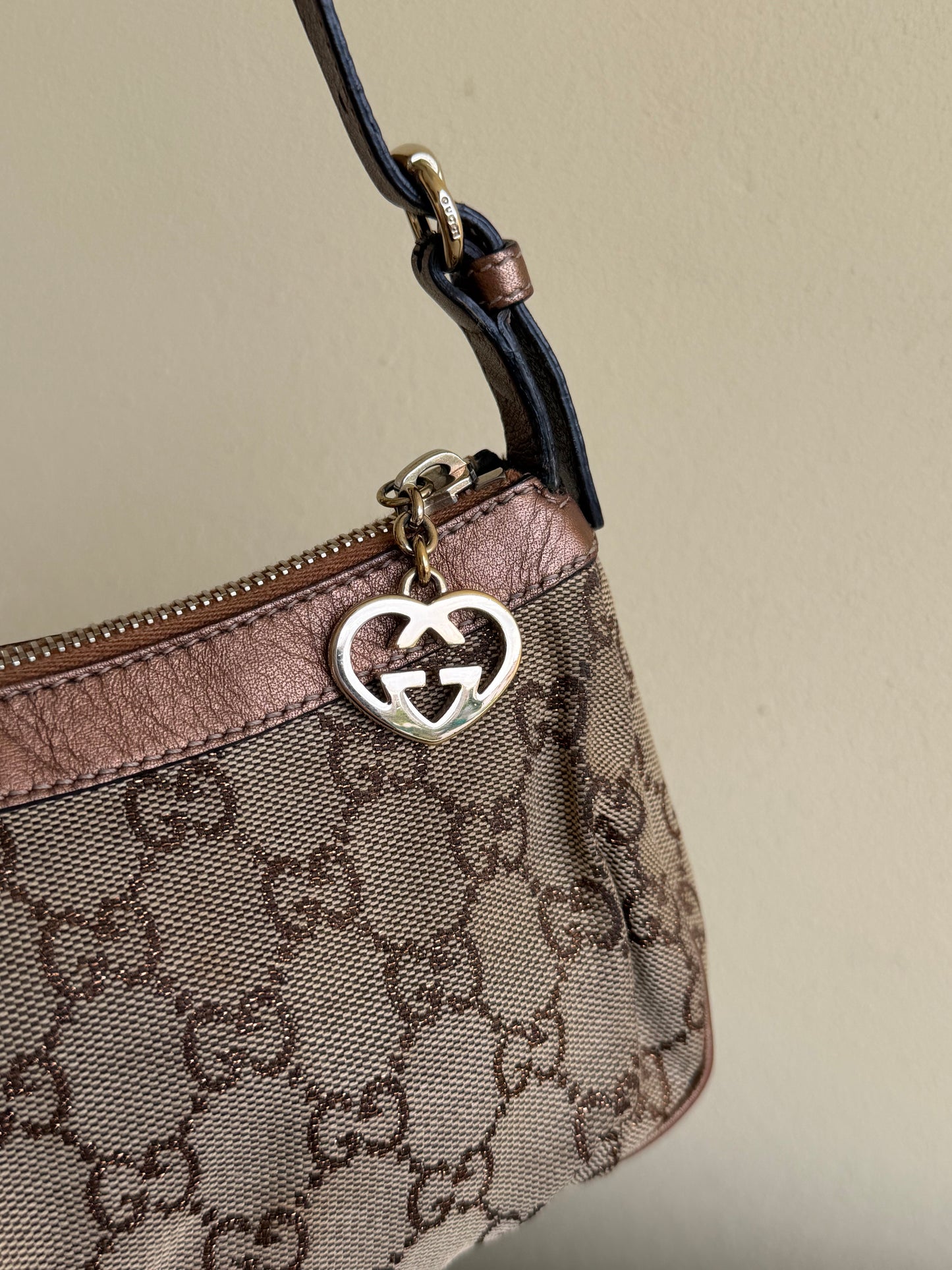 Gucci pochette charmy