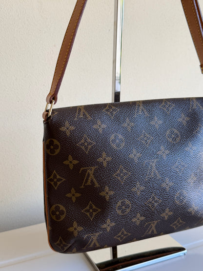 Louis Vuitton musette PM