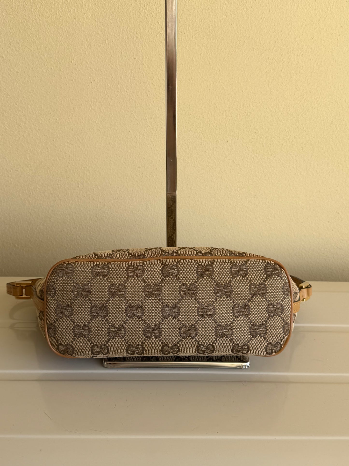 Gucci Boat Bag Beige
