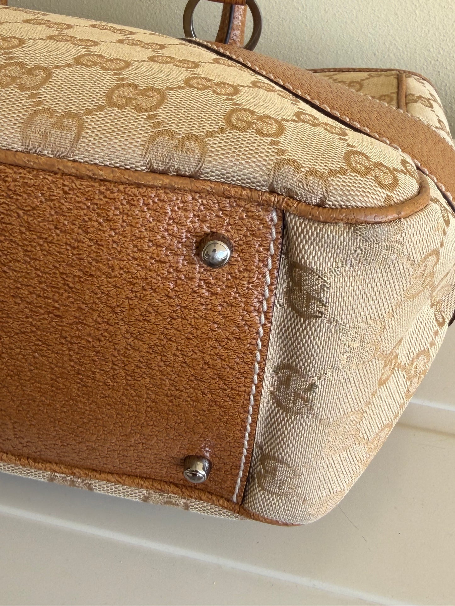 Gucci tote beige
