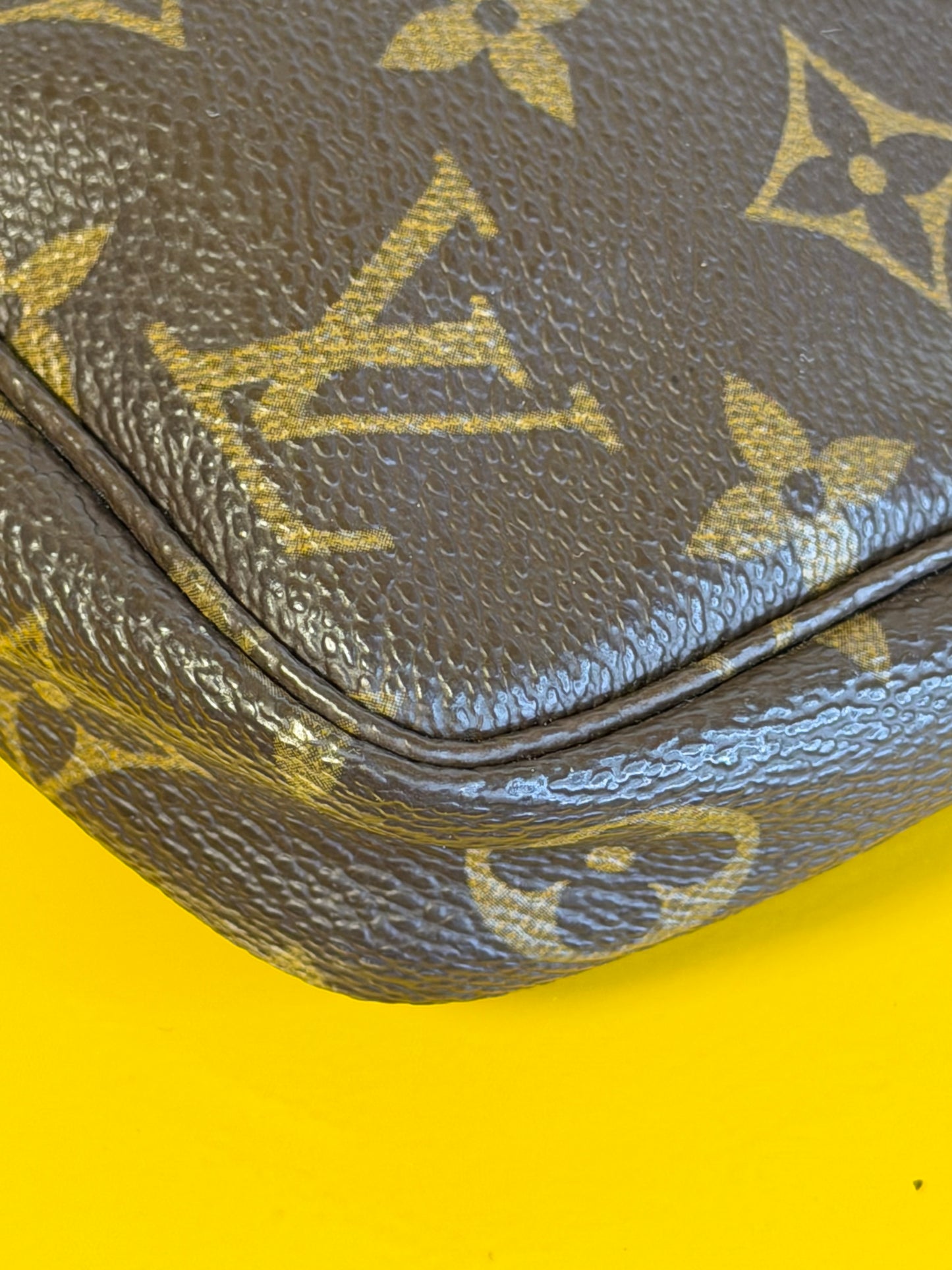 Louis Vuitton Pochette Accessoire
