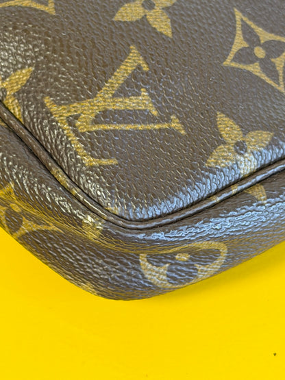 Louis Vuitton Pochette Accessoire