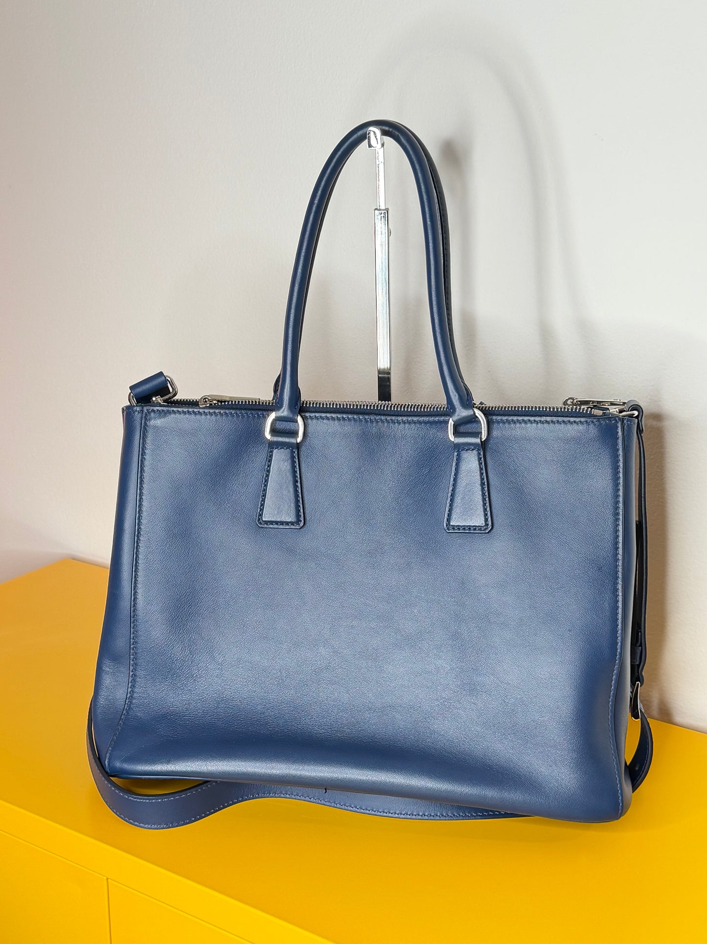 Prada galleria blu