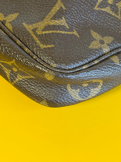 Louis Vuitton Pochette Accessoire