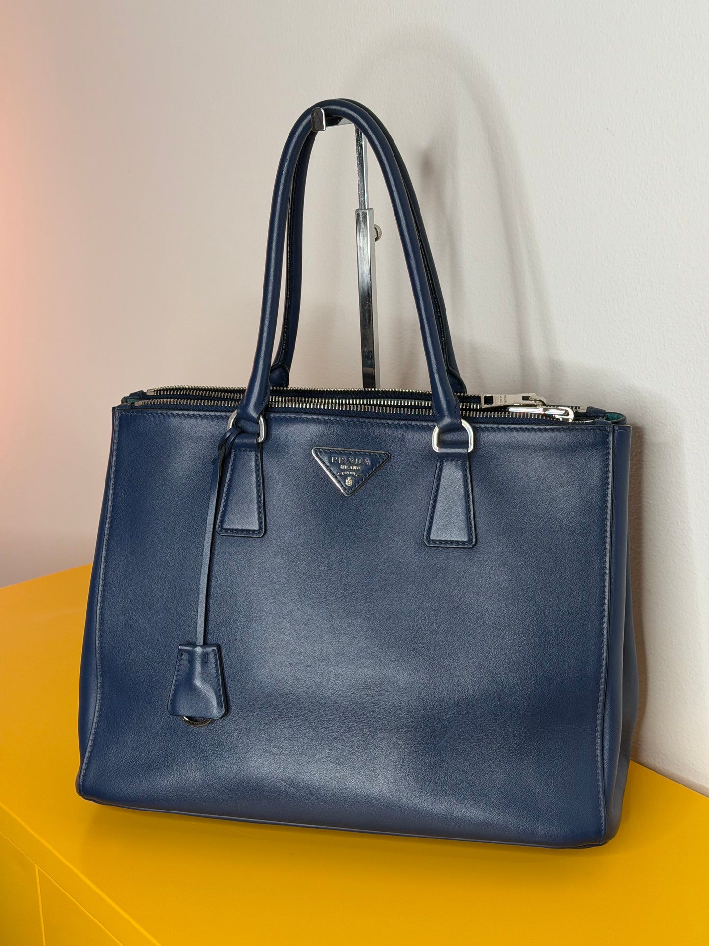 Prada galleria blu