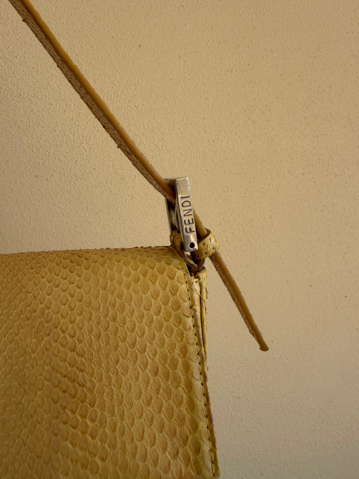 Fendi baguette pelle di pitone gialla