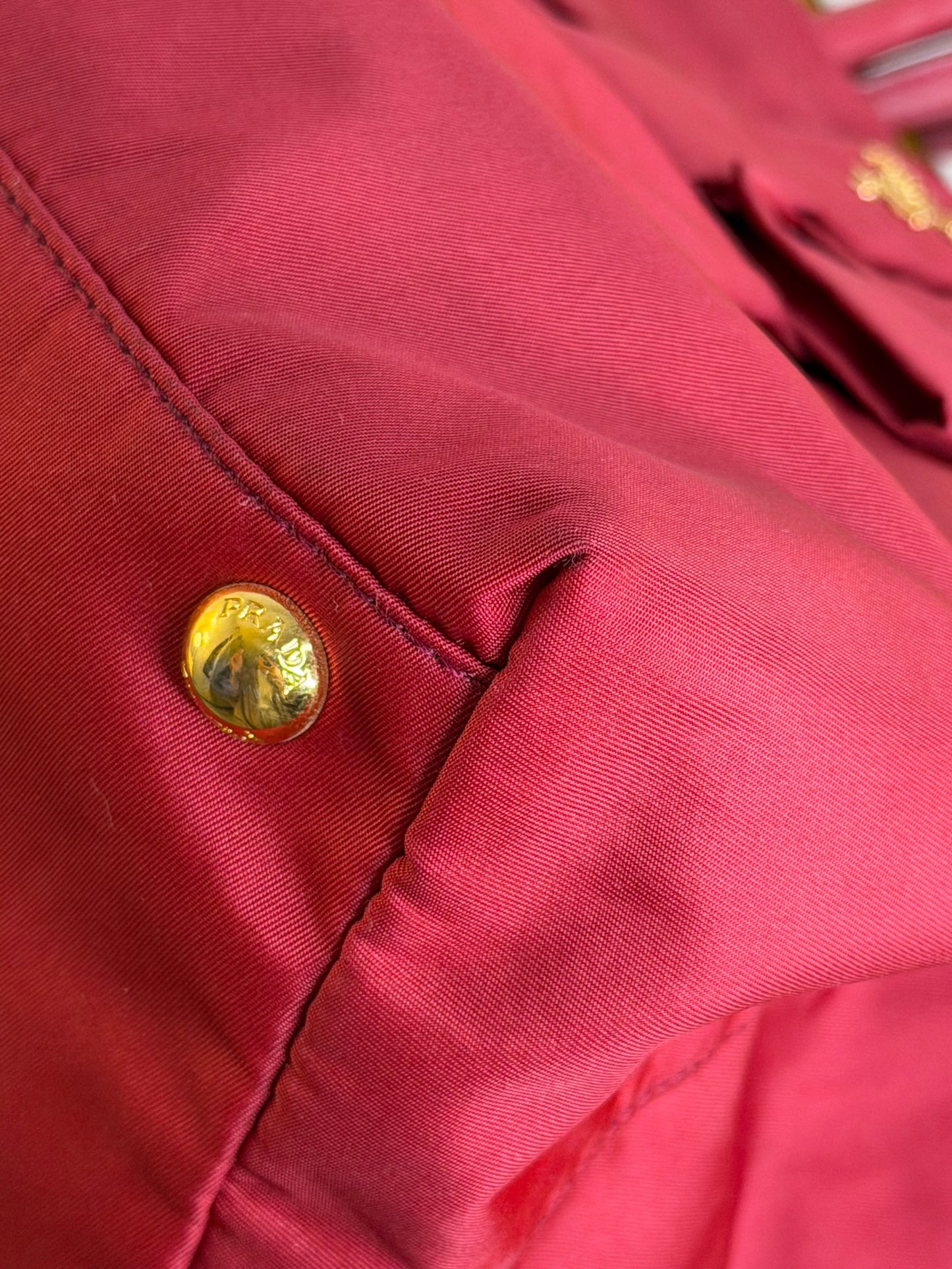 Prada in Nylon Ibisco(rosso fragola)