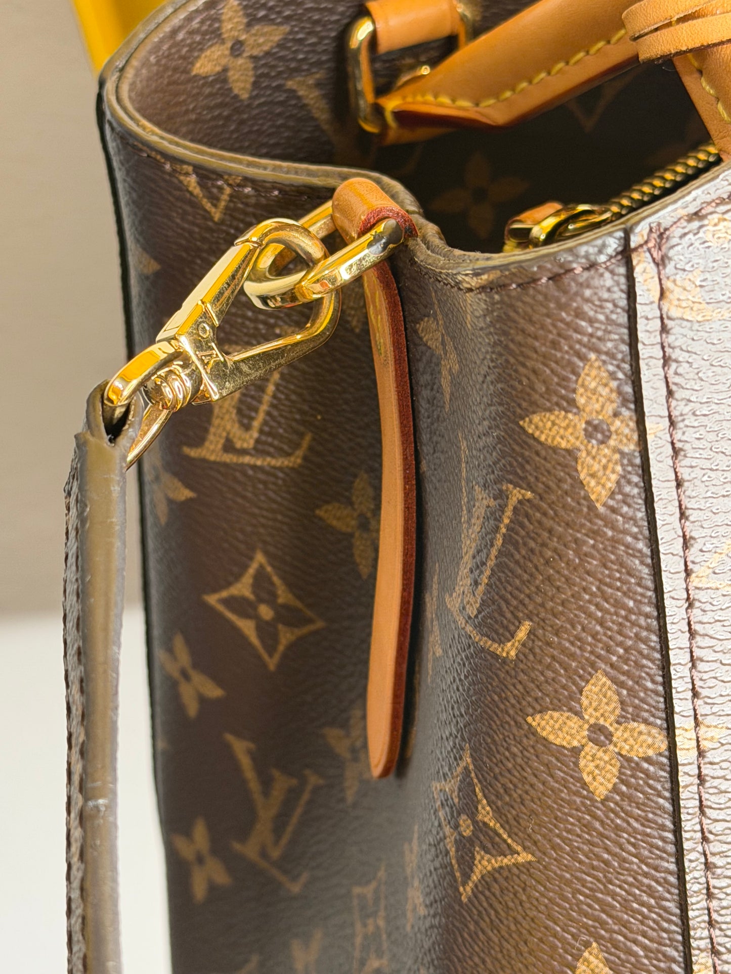 Louis Vuitton Montaigne MM
