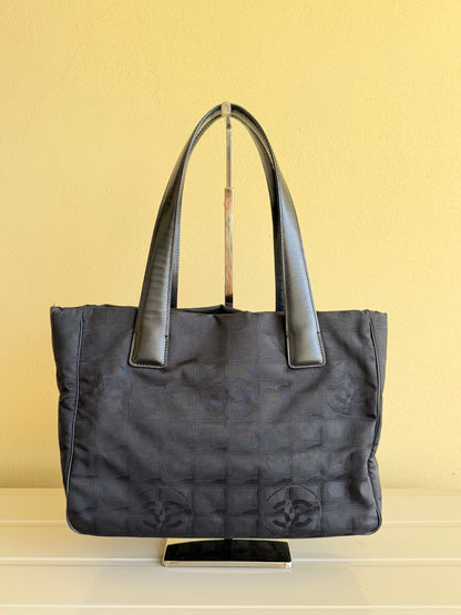 Chanel New Travel Light