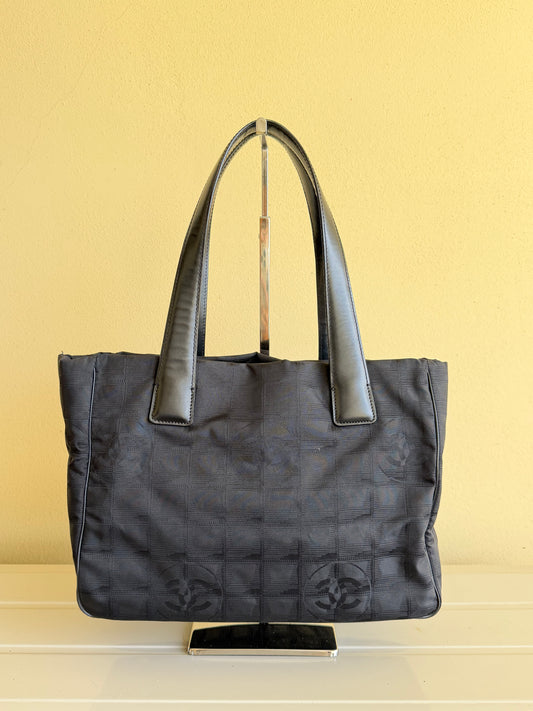 Chanel New Travel Light
