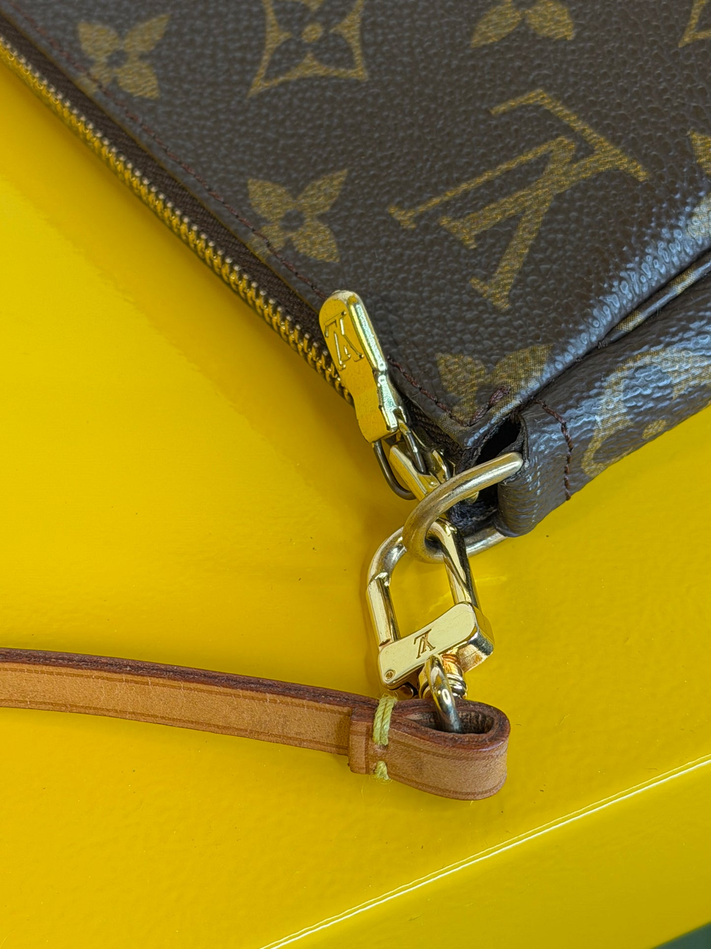 Louis Vuitton Pochette accessoire