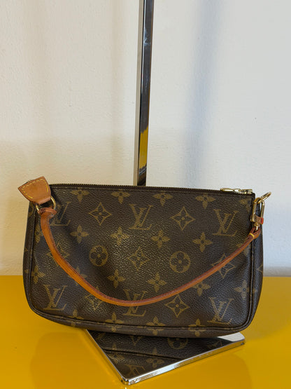 Louis Vuitton Pochette Accessoire