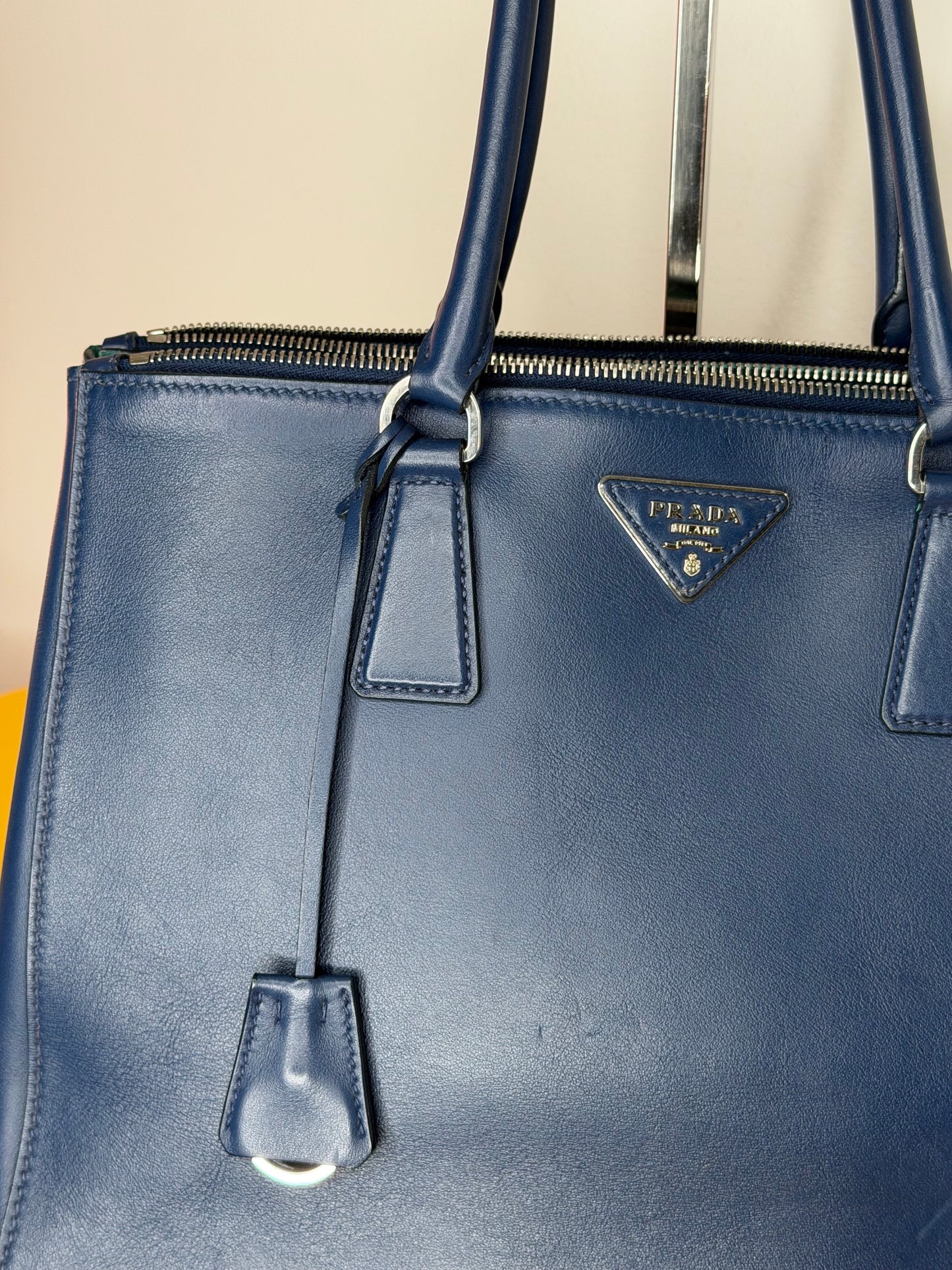 Prada galleria blu