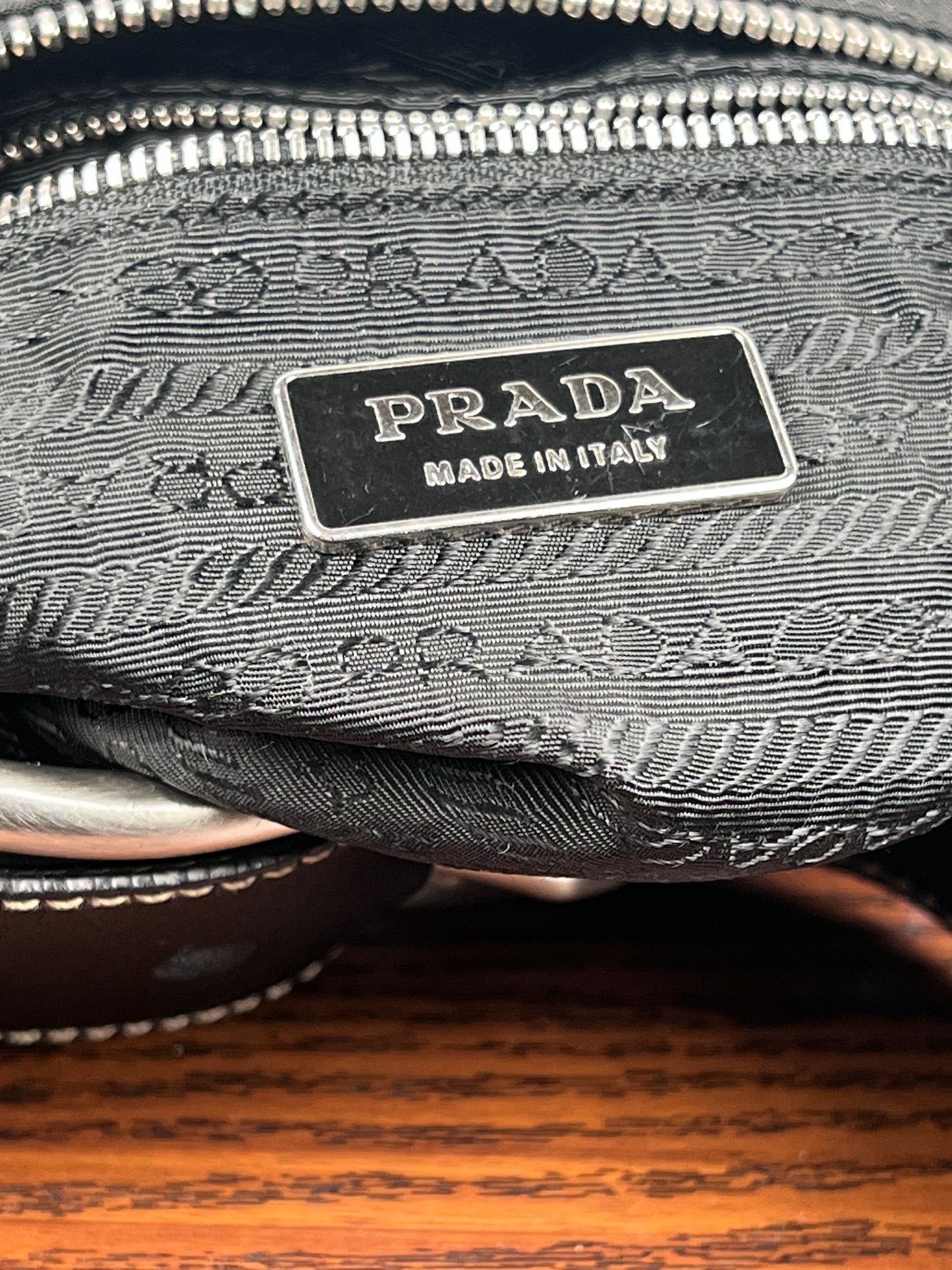Prada impunture a contrasto