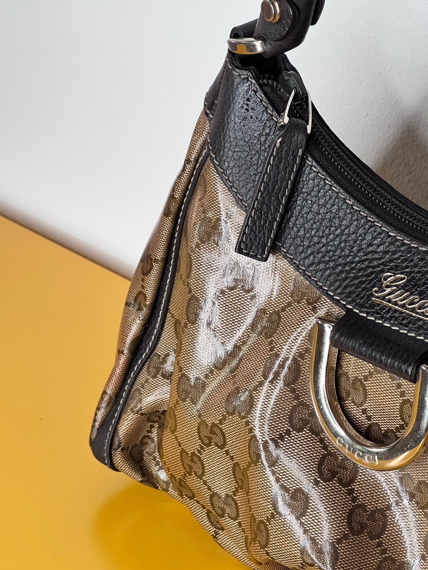 Gucci Abbey Crystal GG