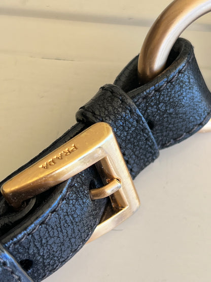 Prada con Tracolla a Catena Intrecciata