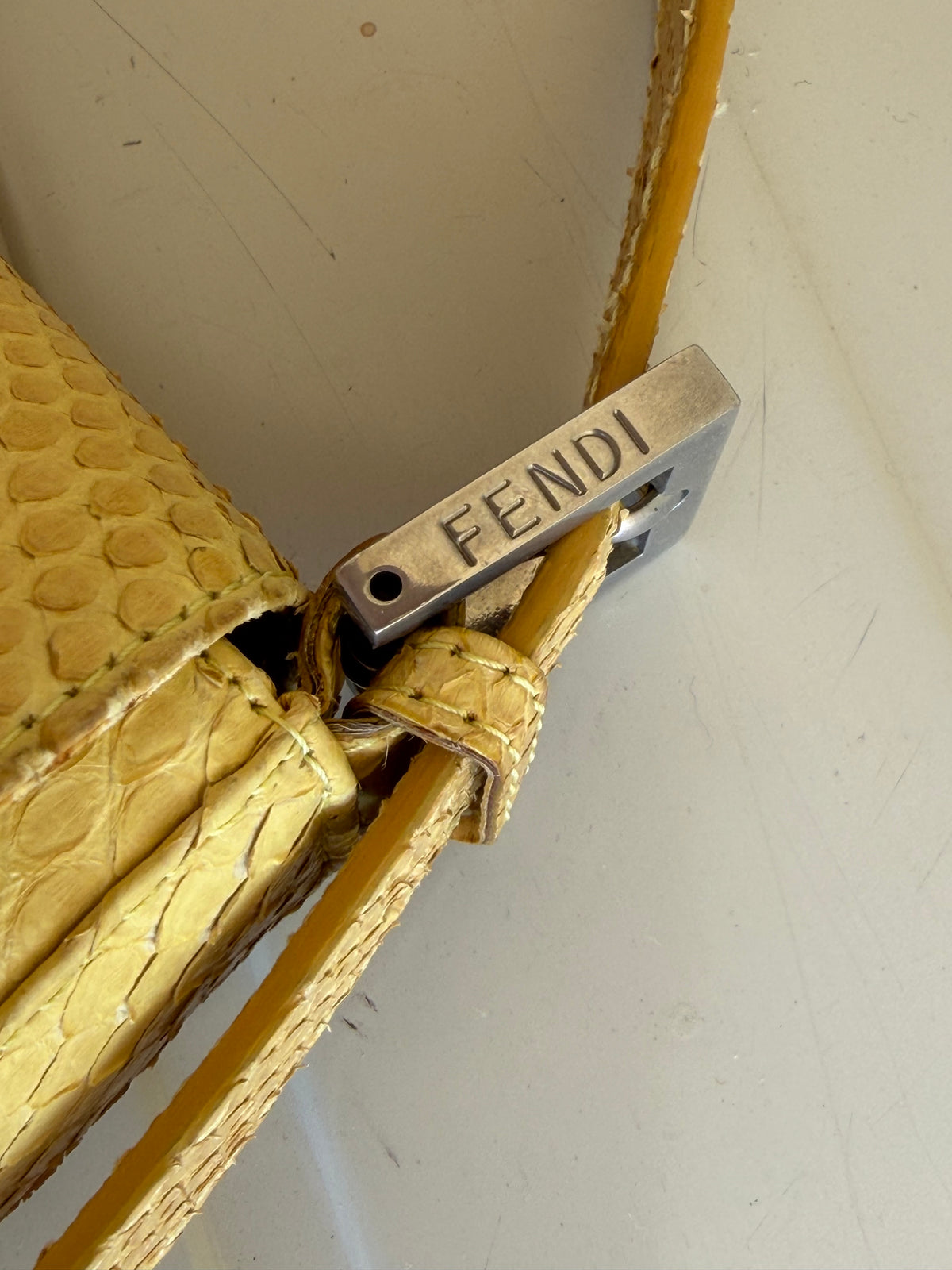 Fendi baguette pelle di pitone gialla