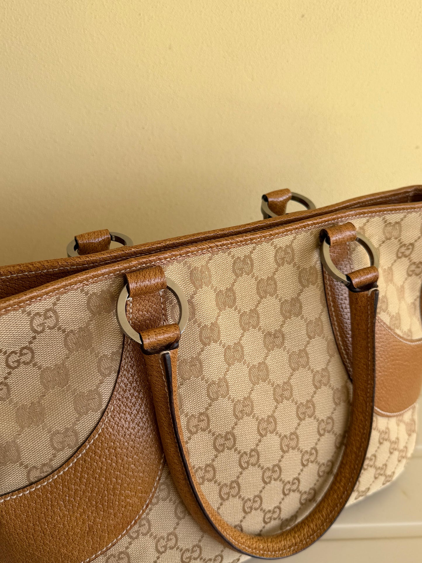 Gucci tote beige