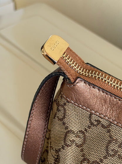 Gucci pochette charmy