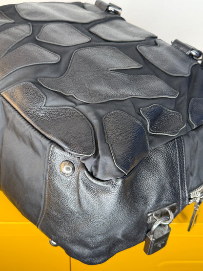 Prada nera Boston