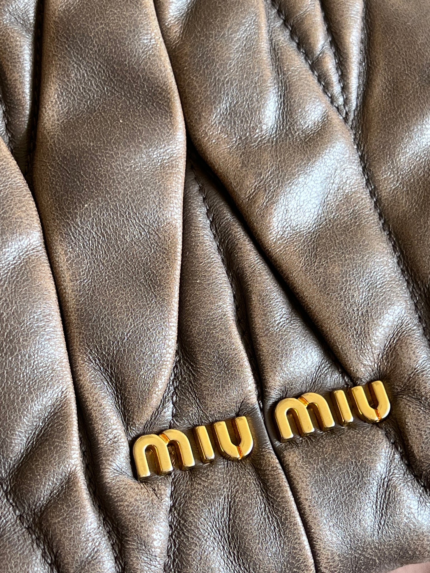Miu Miu pattina matellassè