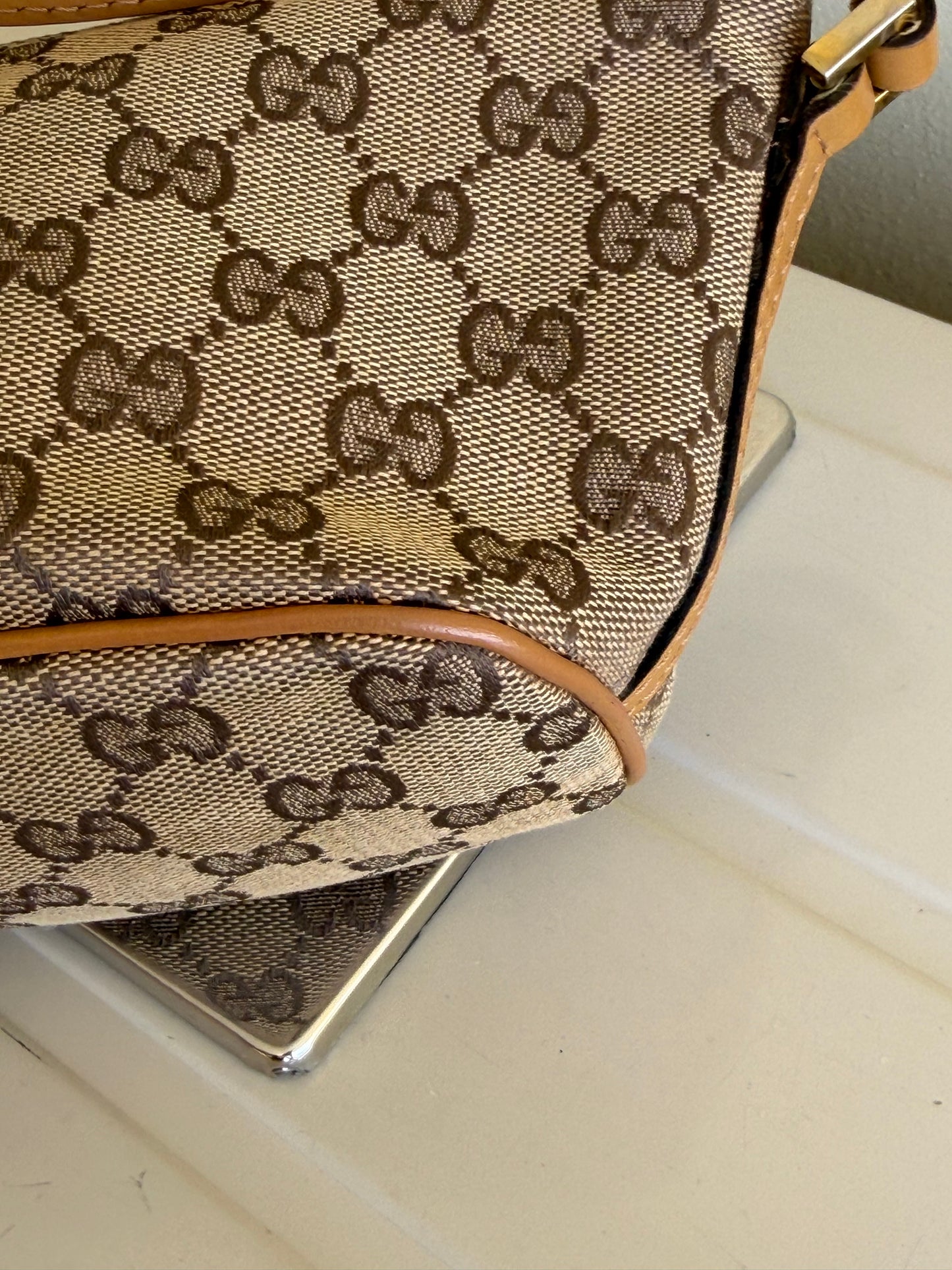 Gucci Boat Bag Beige