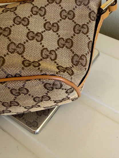 Gucci Boat Bag Beige