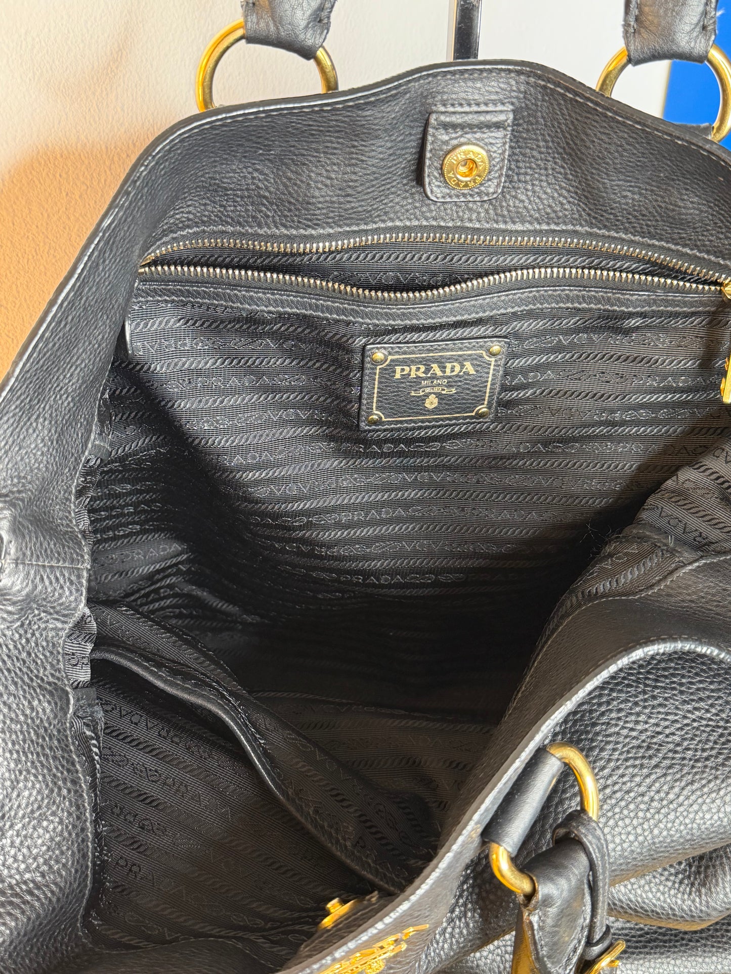 Prada tote con tracolla
