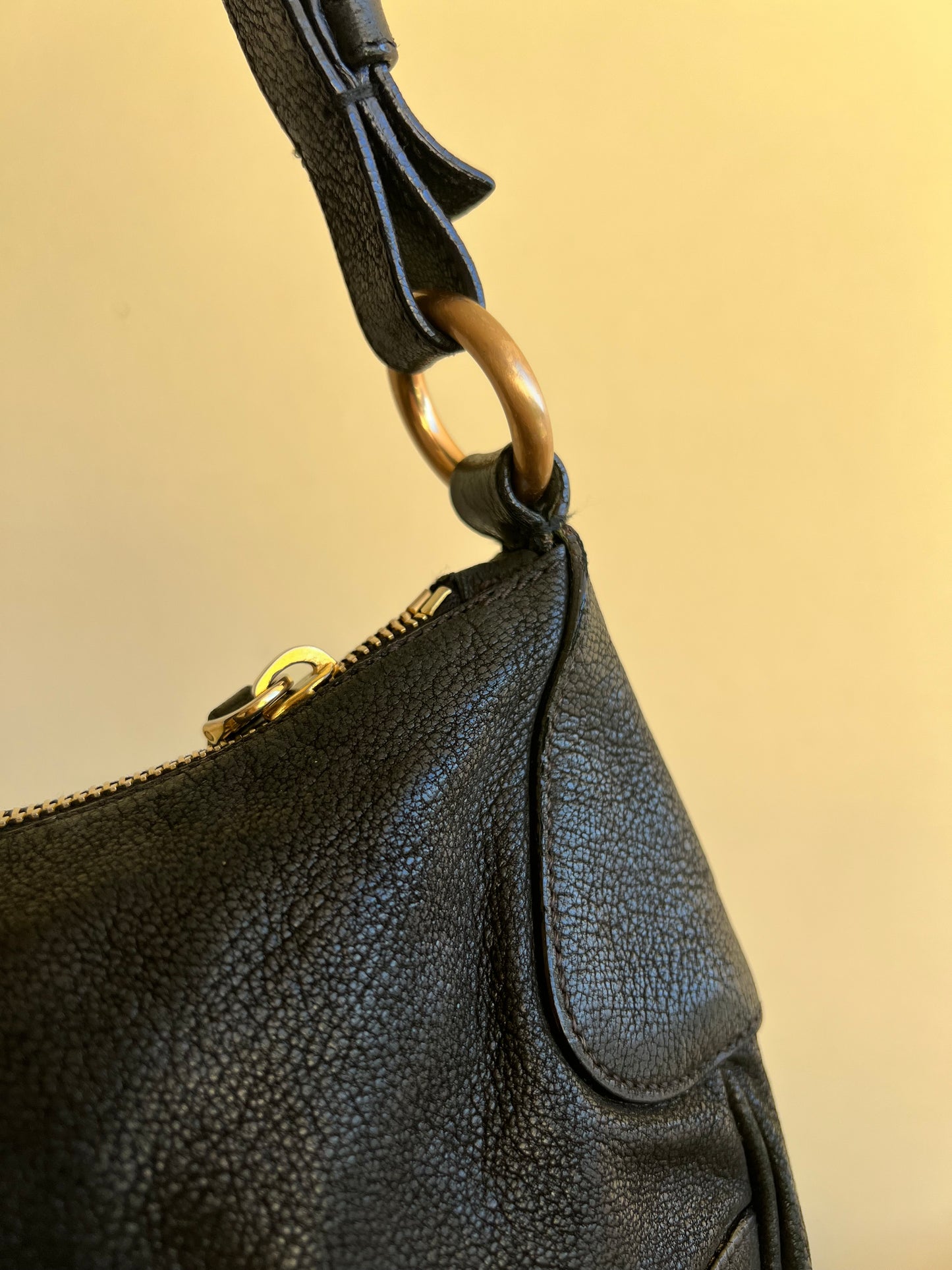 Prada con Tracolla a Catena Intrecciata
