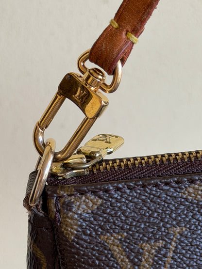Louis Vuitton Pochette acessoire