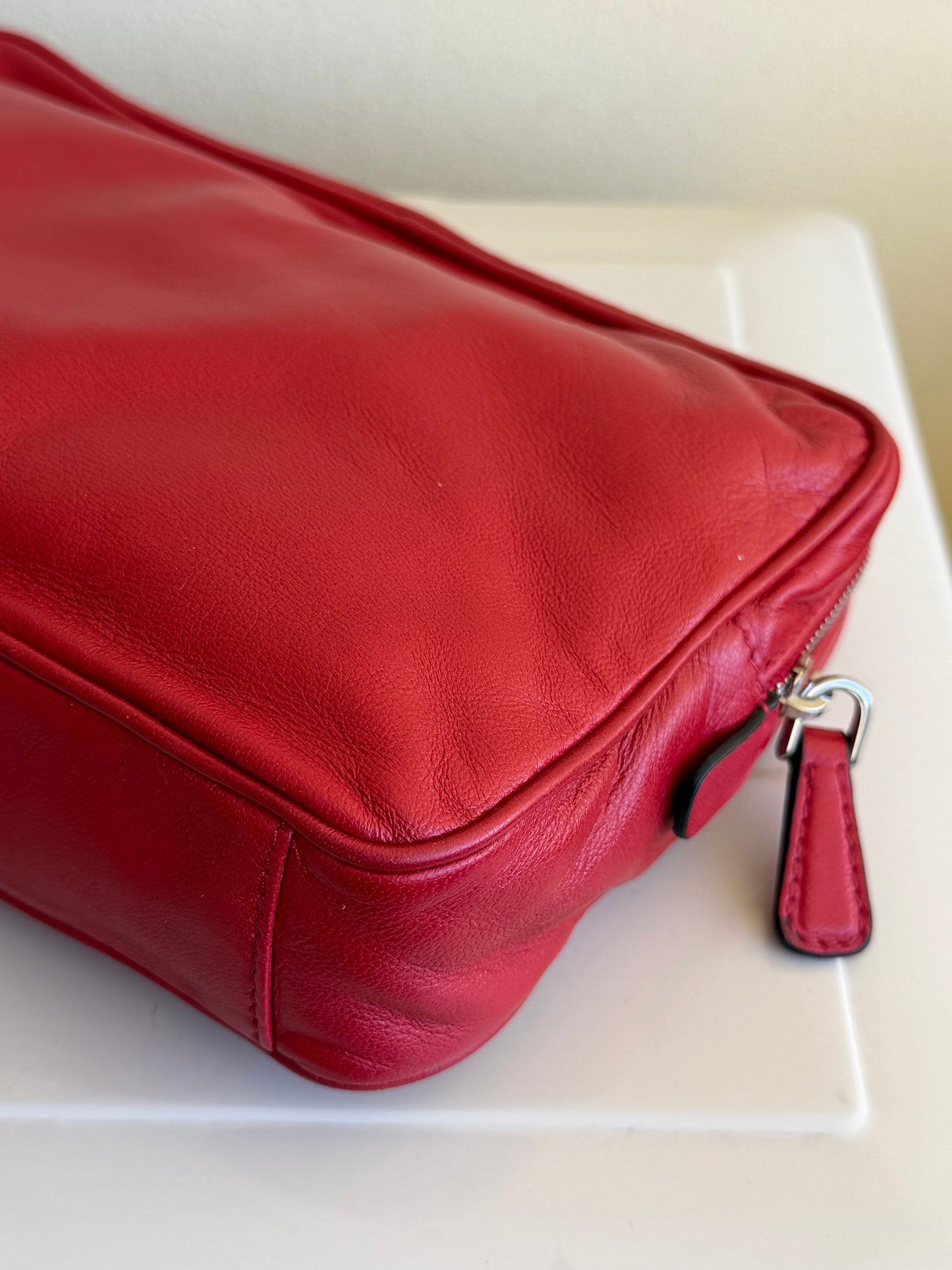 Prada con Catena Grommet