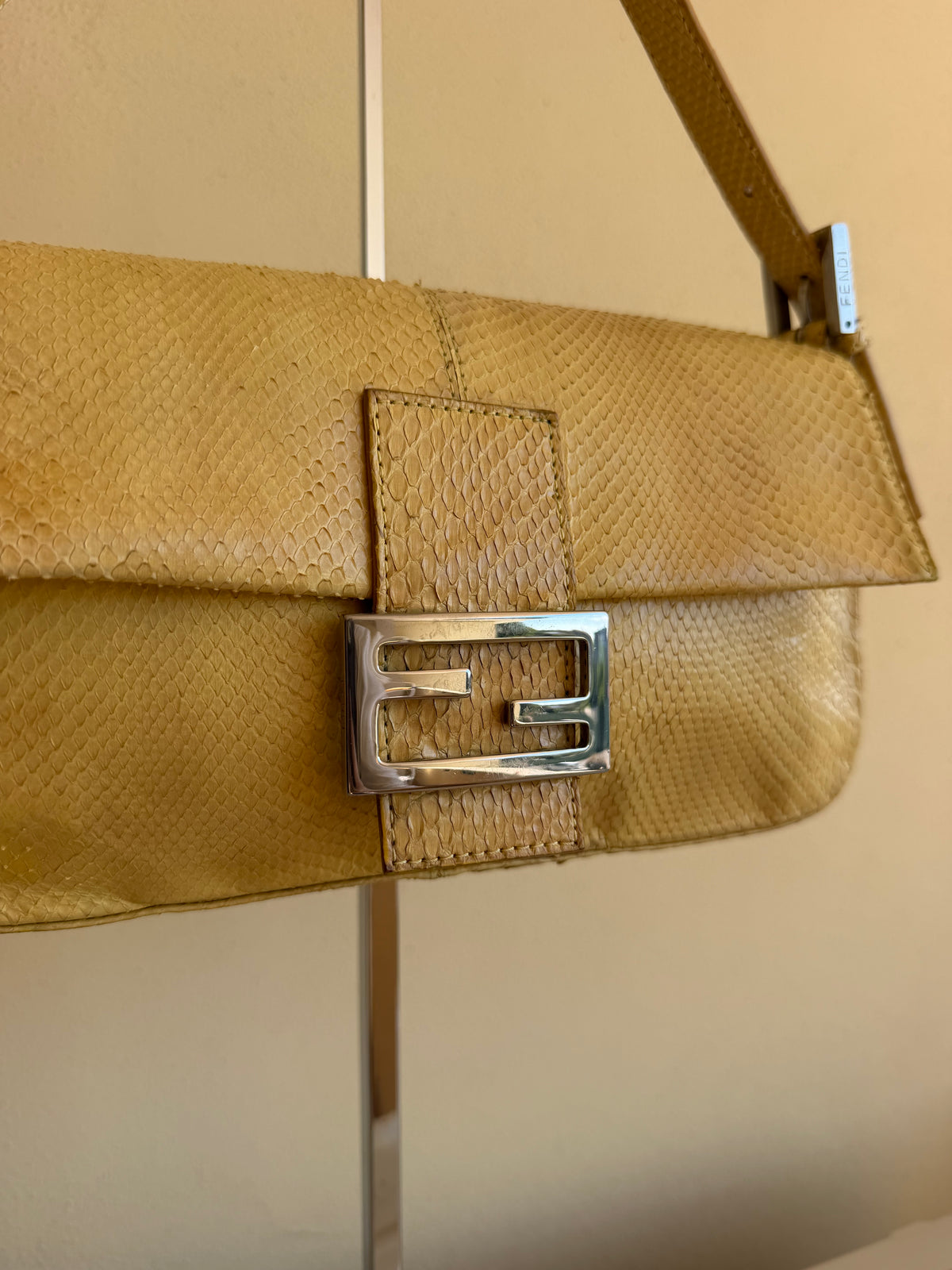 Fendi baguette pelle di pitone gialla