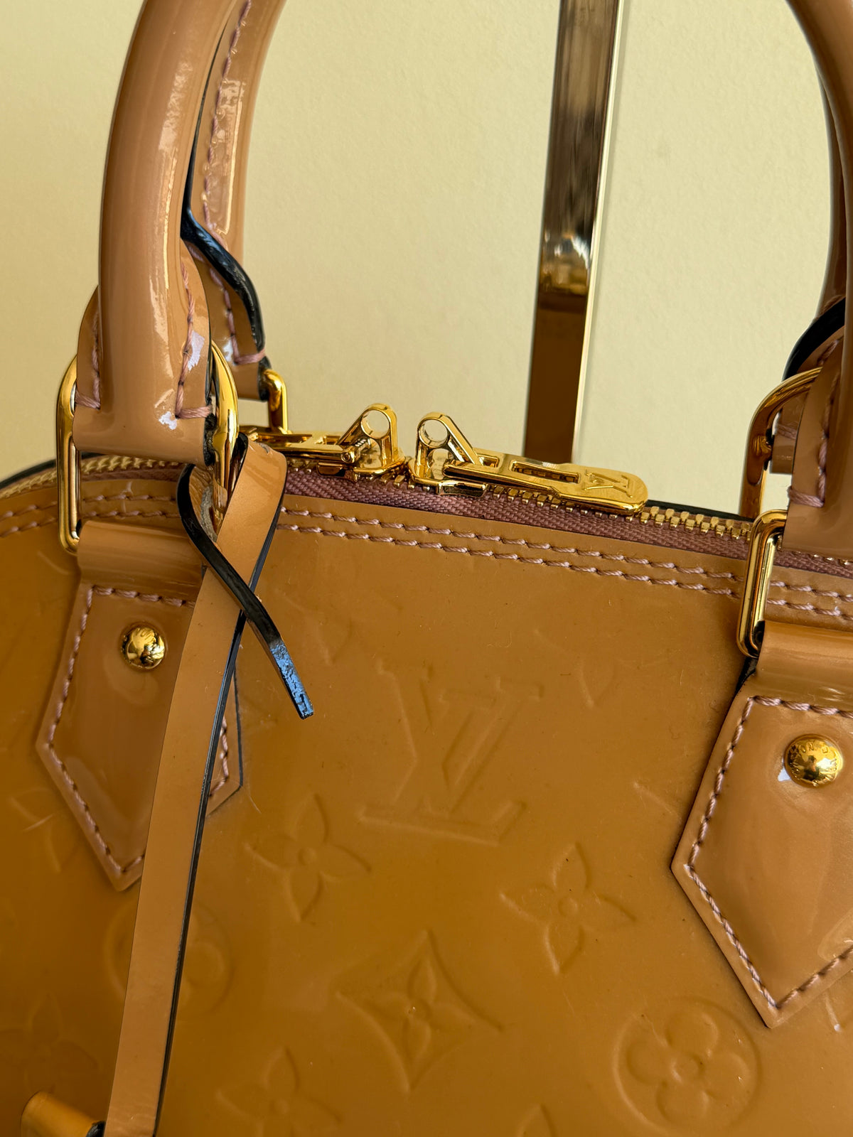 Louis Vuitton Alma BB Vernis