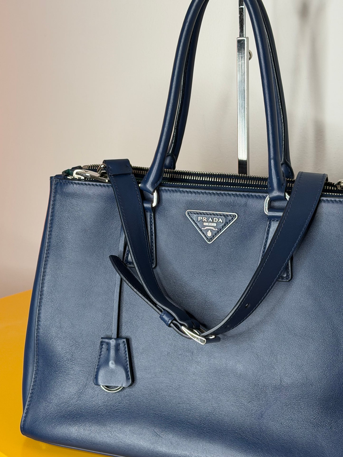 Prada galleria blu