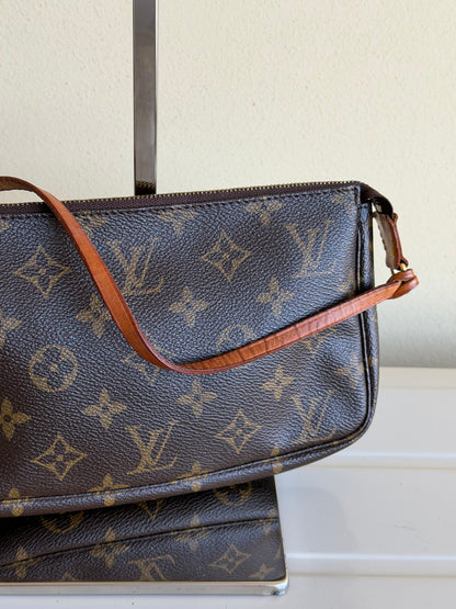Louis Vuitton Pochette acessoire