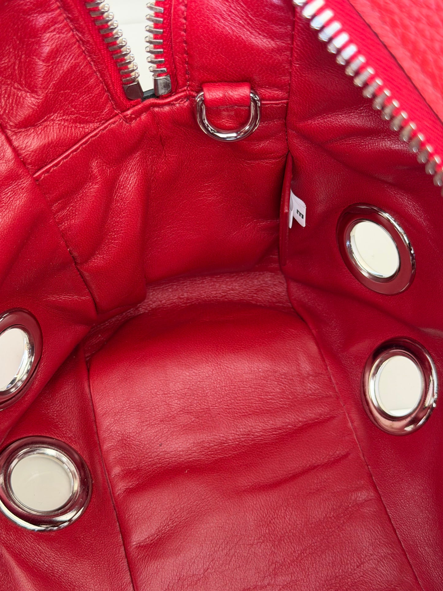 Prada con Catena Grommet