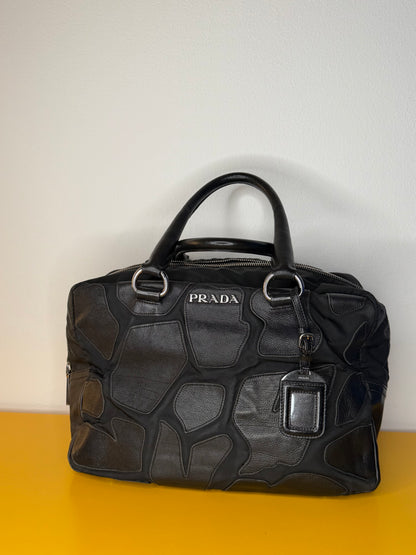 Prada nera Boston