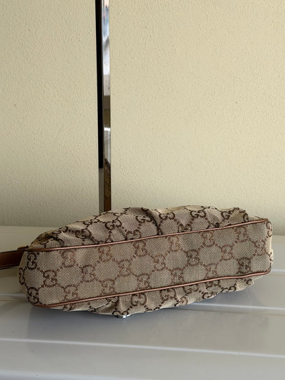 Gucci pochette charmy