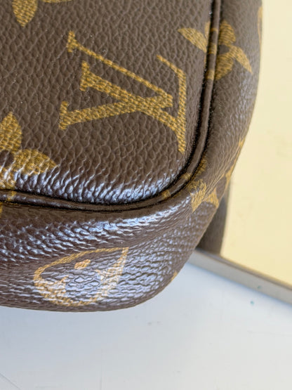 Louis Vuitton Pochette acessoire