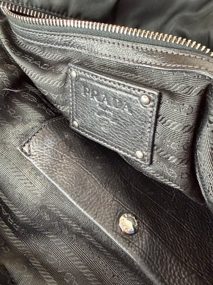 Prada nera Boston