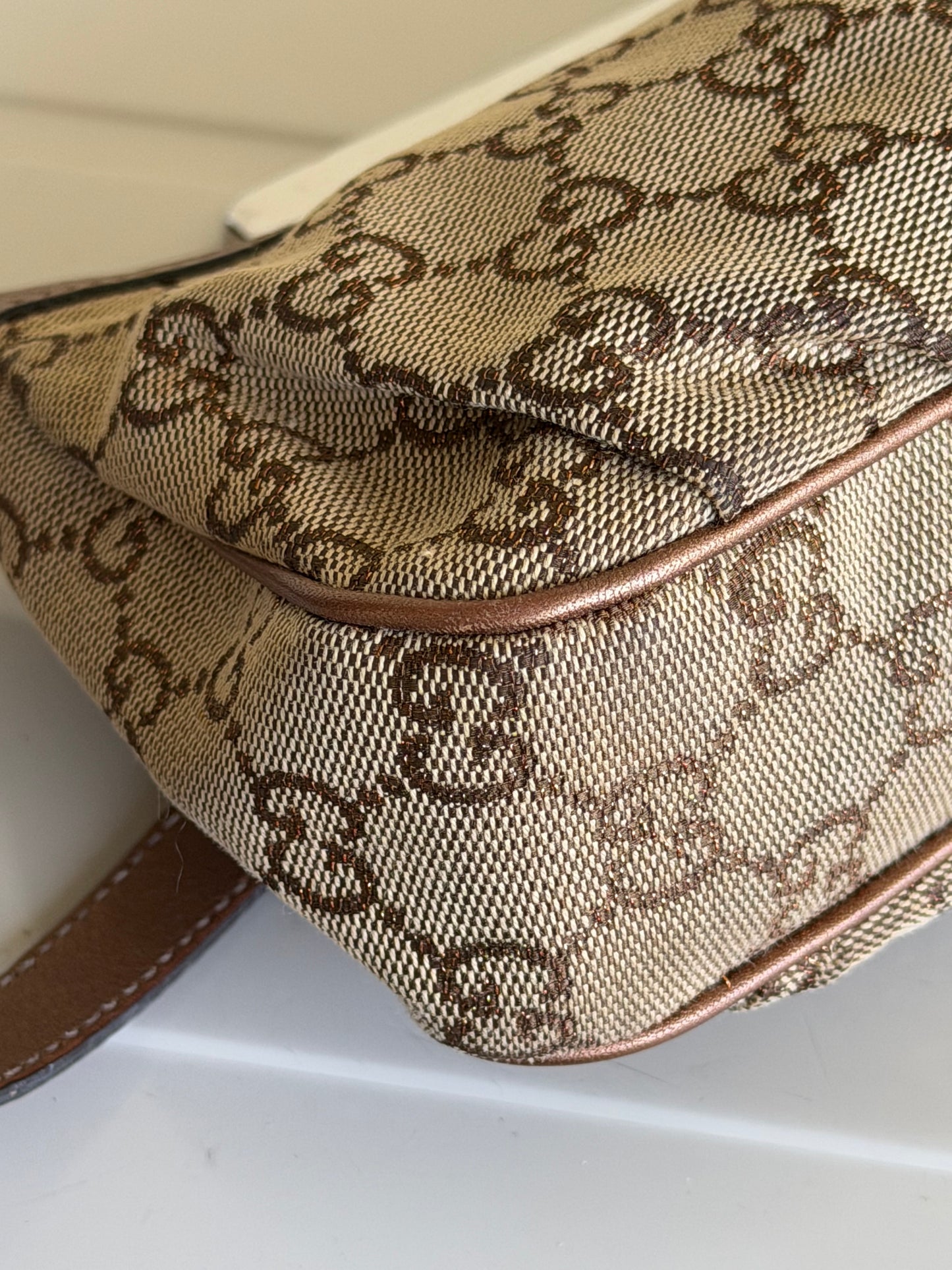 Gucci pochette charmy