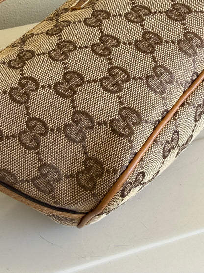 Gucci Boat Bag Beige
