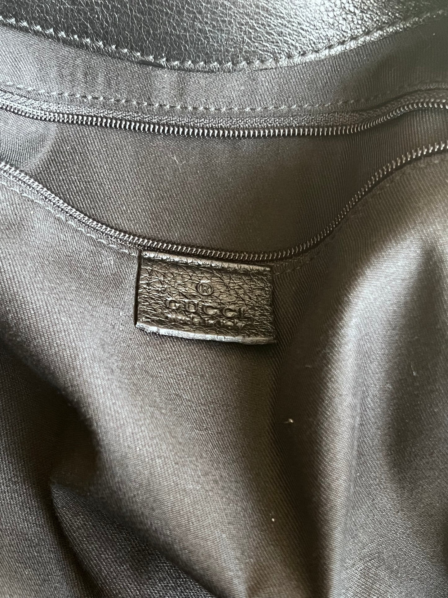 Gucci Hobo magnetic web