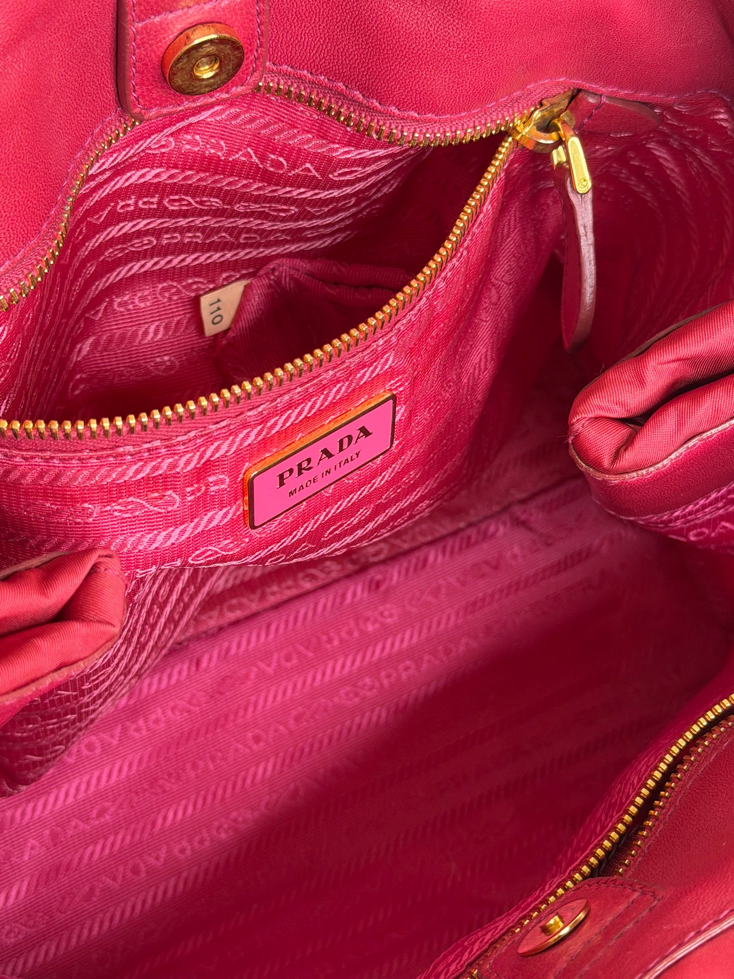 Prada in Nylon Ibisco(rosso fragola)