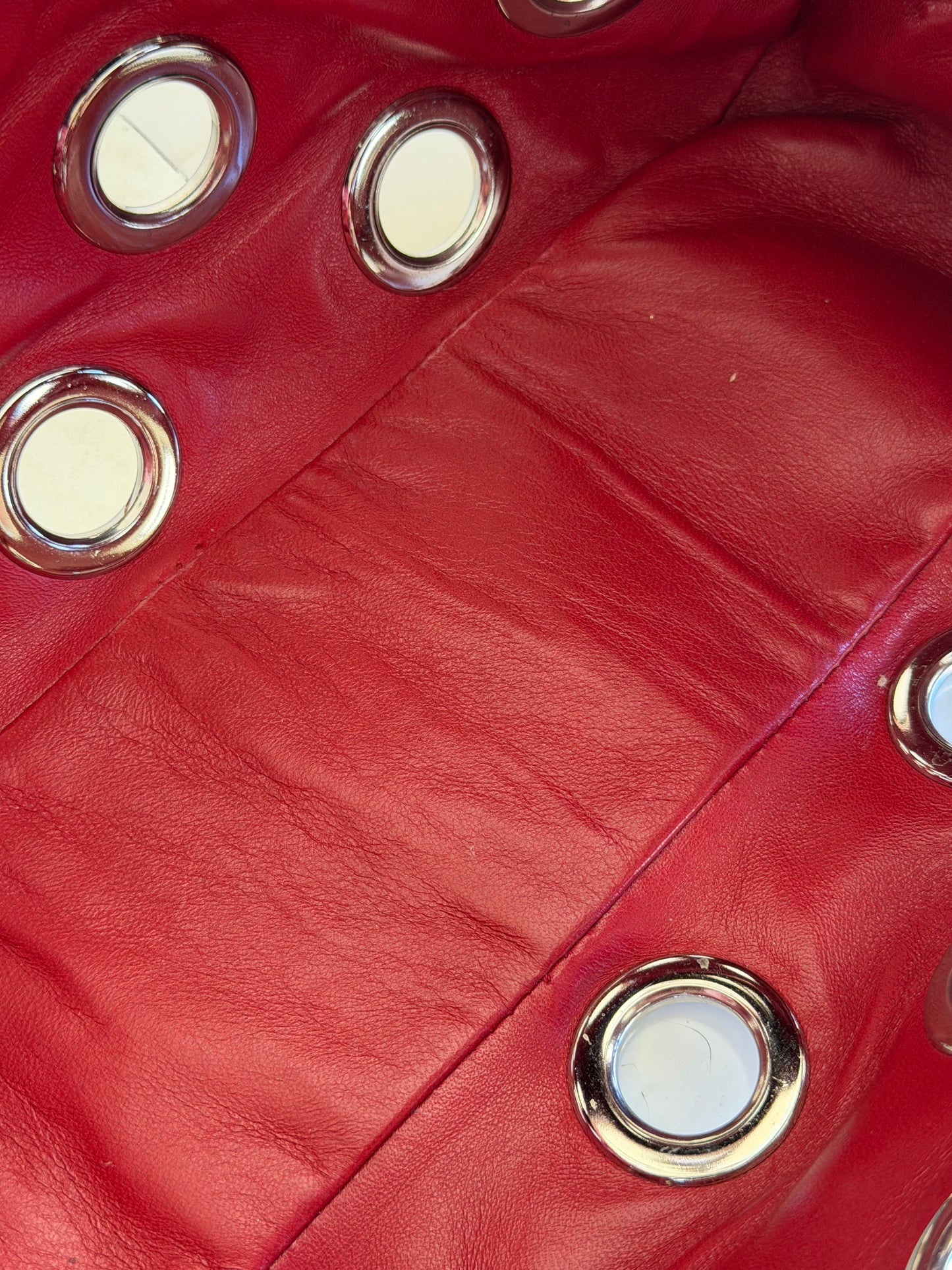 Prada con Catena Grommet